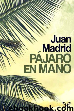 Pájaro en mano by Juan Madrid